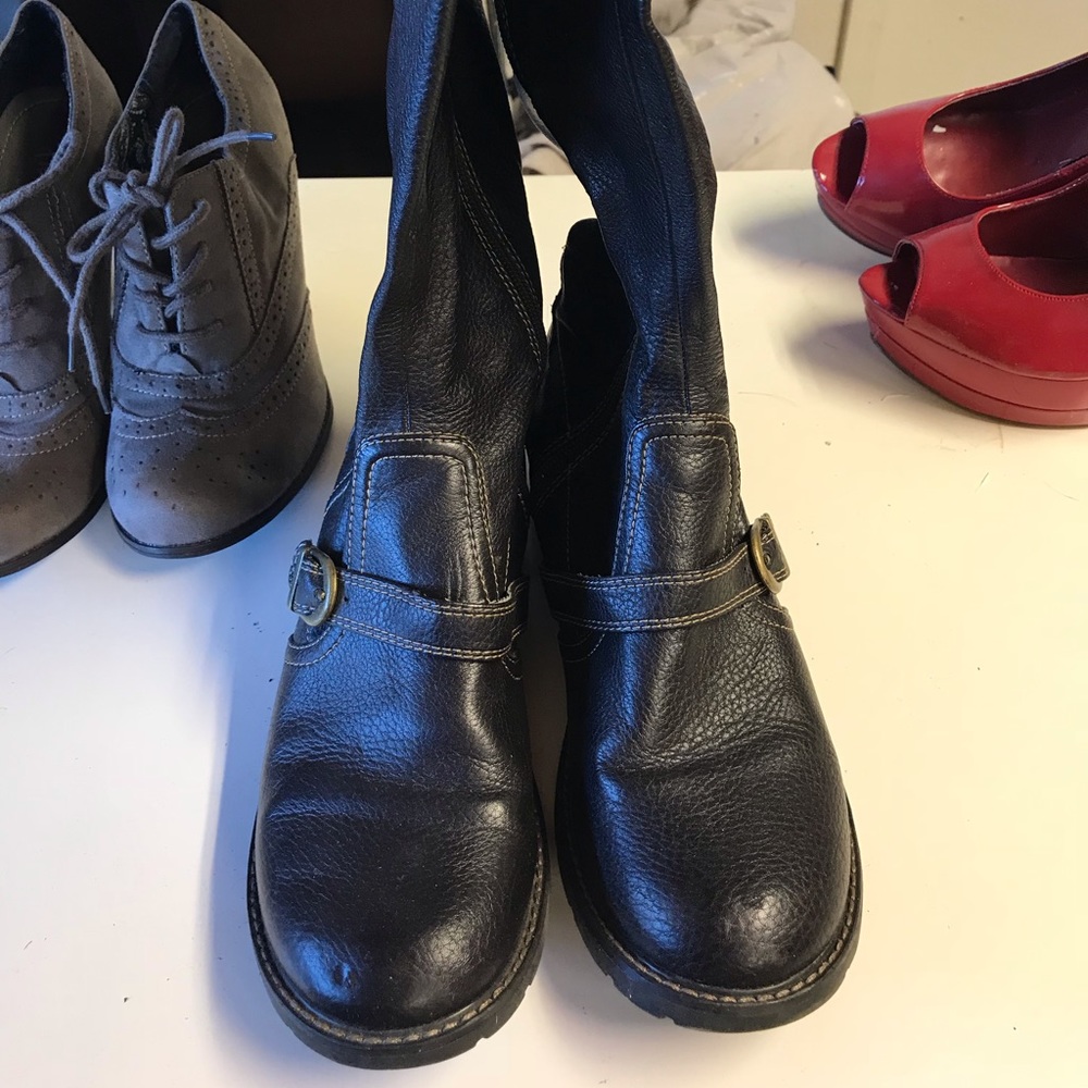 Knew high brown boots